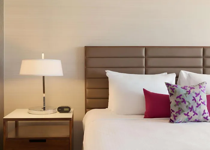Coast Edmonton Plaza Hotel By Apa
